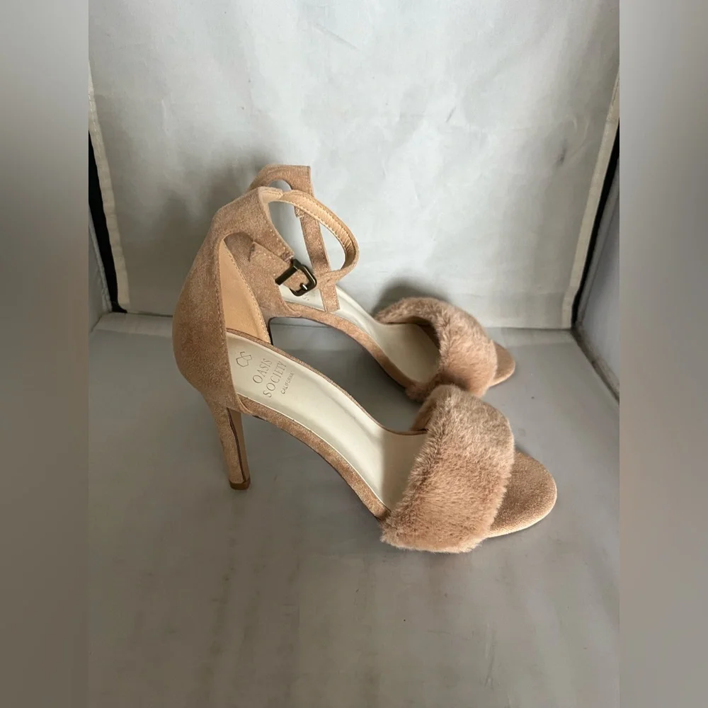 Oasis Society Plush Tan suede Heels 7